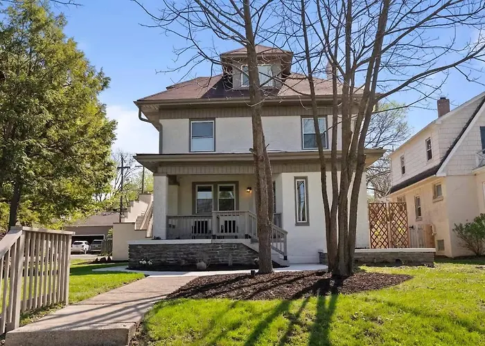 Stunning 2 Bedroom - Parking And Walk To Park Apartment Columbus
