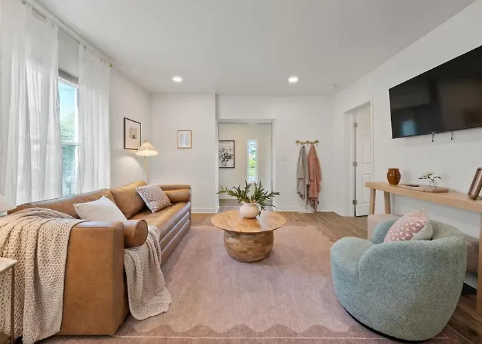 Stunning 2 Bedroom - Parking And Walk To Park * Columbus