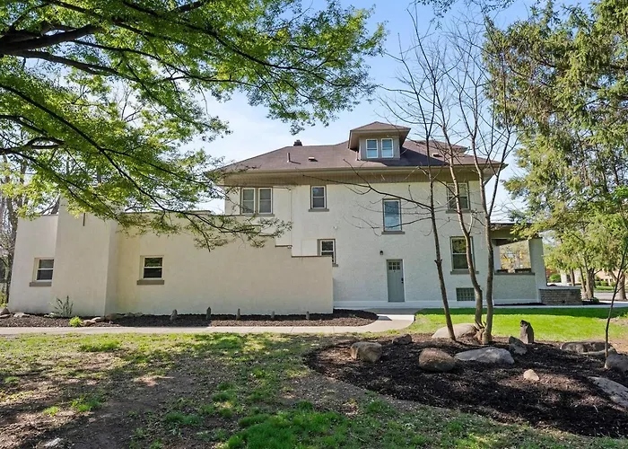Apartment Stunning 2 Bedroom - Parking And Walk To Park